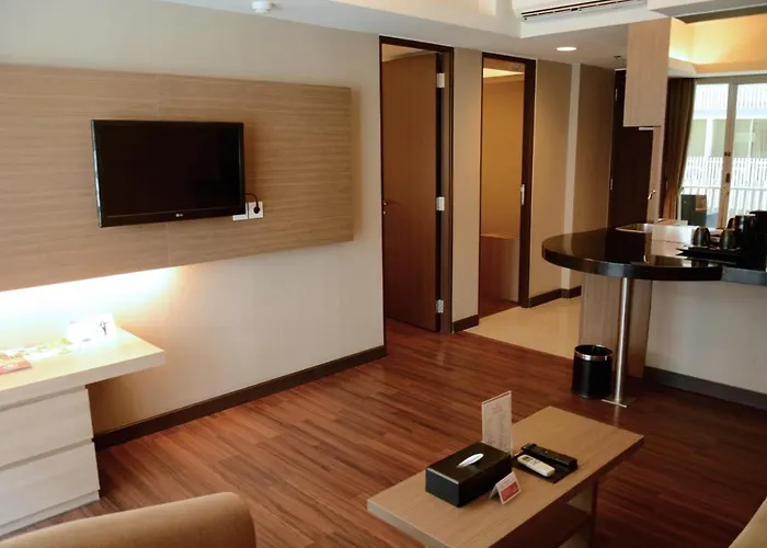 ホテル Ramada By Wyndham Bali Sunset Road Kuta 4*
