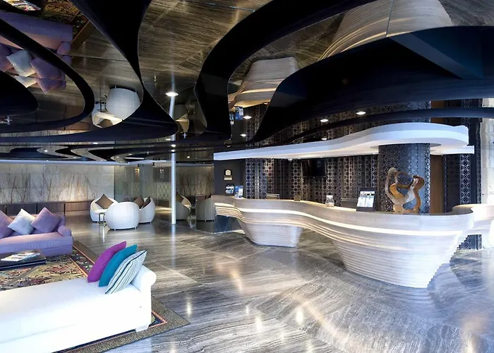 Ramada By Wyndham Bali Sunset Road Kuta ホテル スミニャック