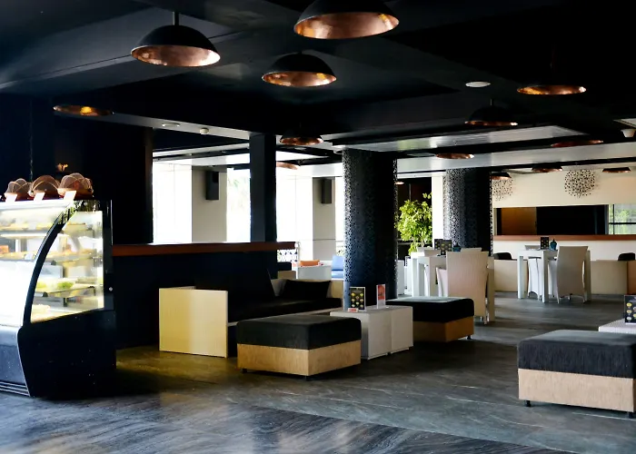 Ramada By Wyndham Bali Sunset Road Kuta ホテル スミニャック