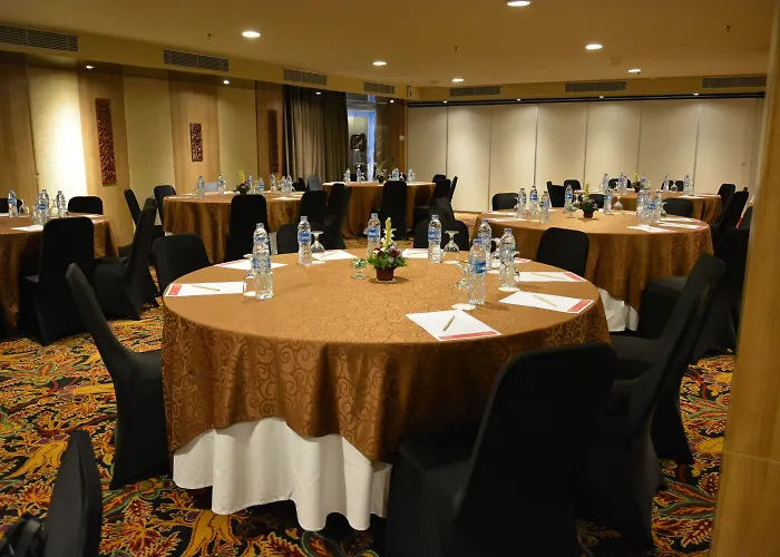 ホテル Ramada By Wyndham Bali Sunset Road Kuta 4*