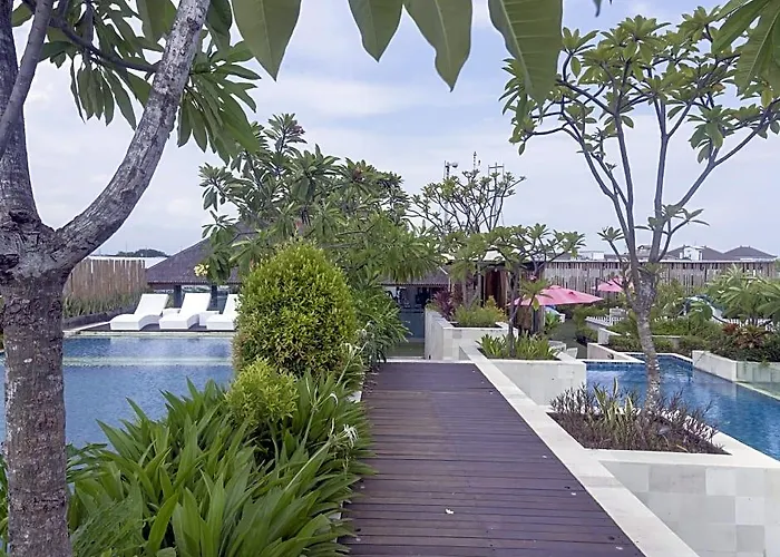 ホテル Ramada By Wyndham Bali Sunset Road Kuta 4*