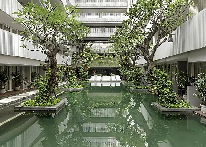 ホテル Ramada By Wyndham Bali Sunset Road Kuta 4*