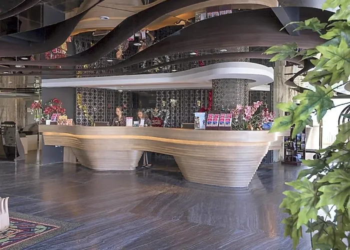Ramada By Wyndham Bali Sunset Road Kuta ホテル 4*