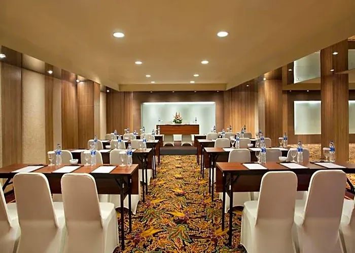 Ramada By Wyndham Bali Sunset Road Kuta ホテル 4*