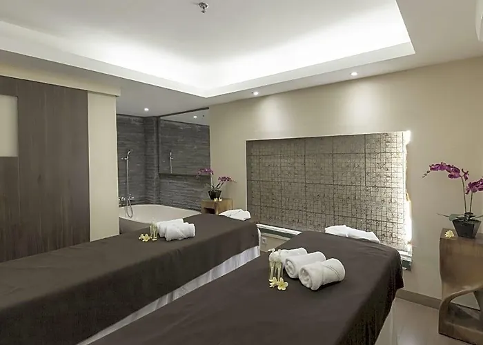 Ramada By Wyndham Bali Sunset Road Kuta ホテル